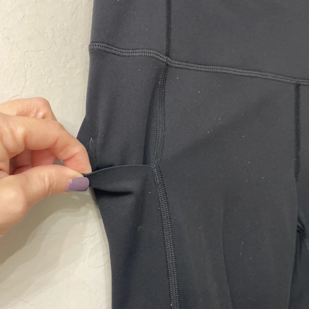 Lululemon black crop leggings size 4 - Picture 3 of 13
